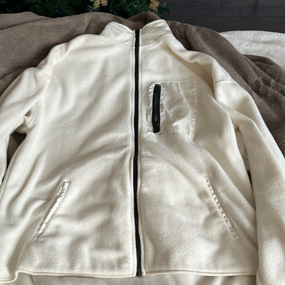 White jacket zip up